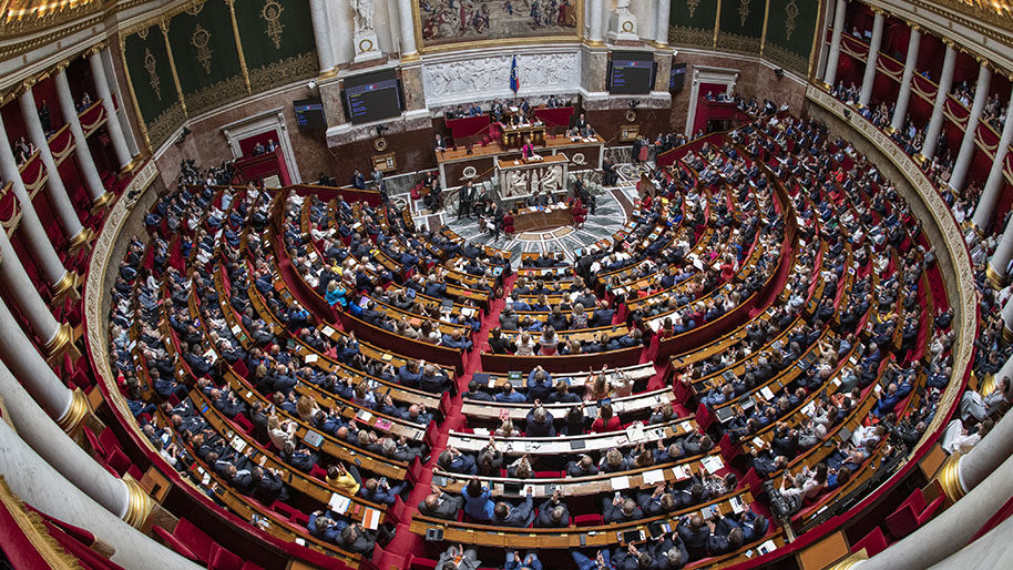 Le 49.3 en France : Limitation de la démocratie ou nécessité gouvernementale ?