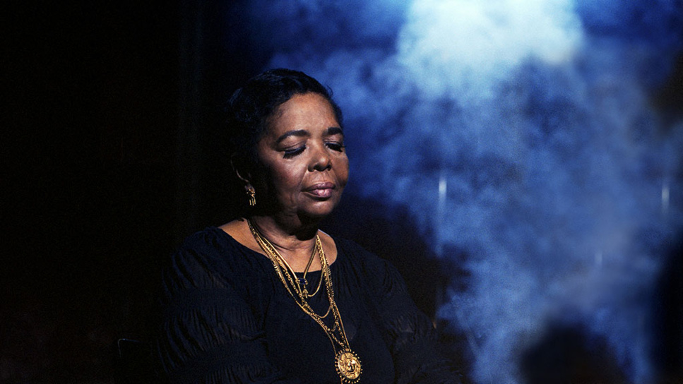 Cesária Évora : La Voix Emblématique du Cap-Vert Cesária Évora : La Voix Emblématique du Cap-Vert