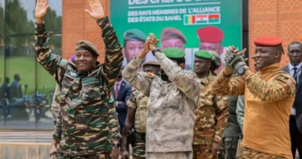 Mali, Niger, Burkina Faso : vers des documents d'identité harmonisés Mali, Niger, Burkina Faso : vers des documents d'identité harmonisés