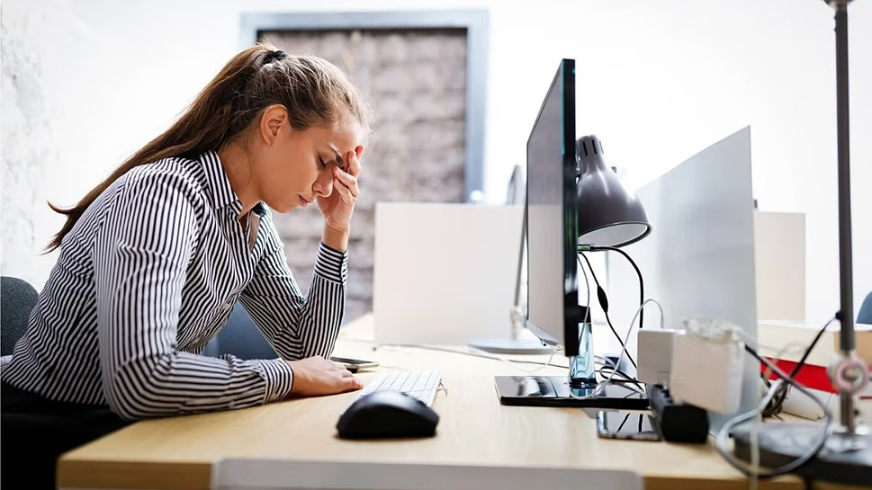 Surcharge cognitive et IA : un nouveau risque d'épuisement professionnel émerge