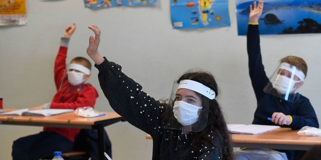 Réouverture des écoles en France par la levée des restrictions COVID-19