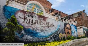 Le neveu de Pablo Escobar trouve 20 millions de dollars dans les murs d’une maison