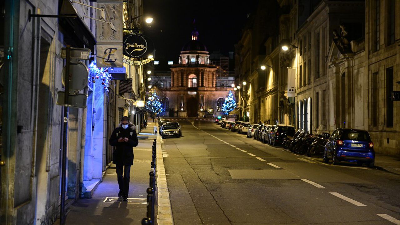 France: Un couvre-feu prévus à compter du 2 janvier 2020.