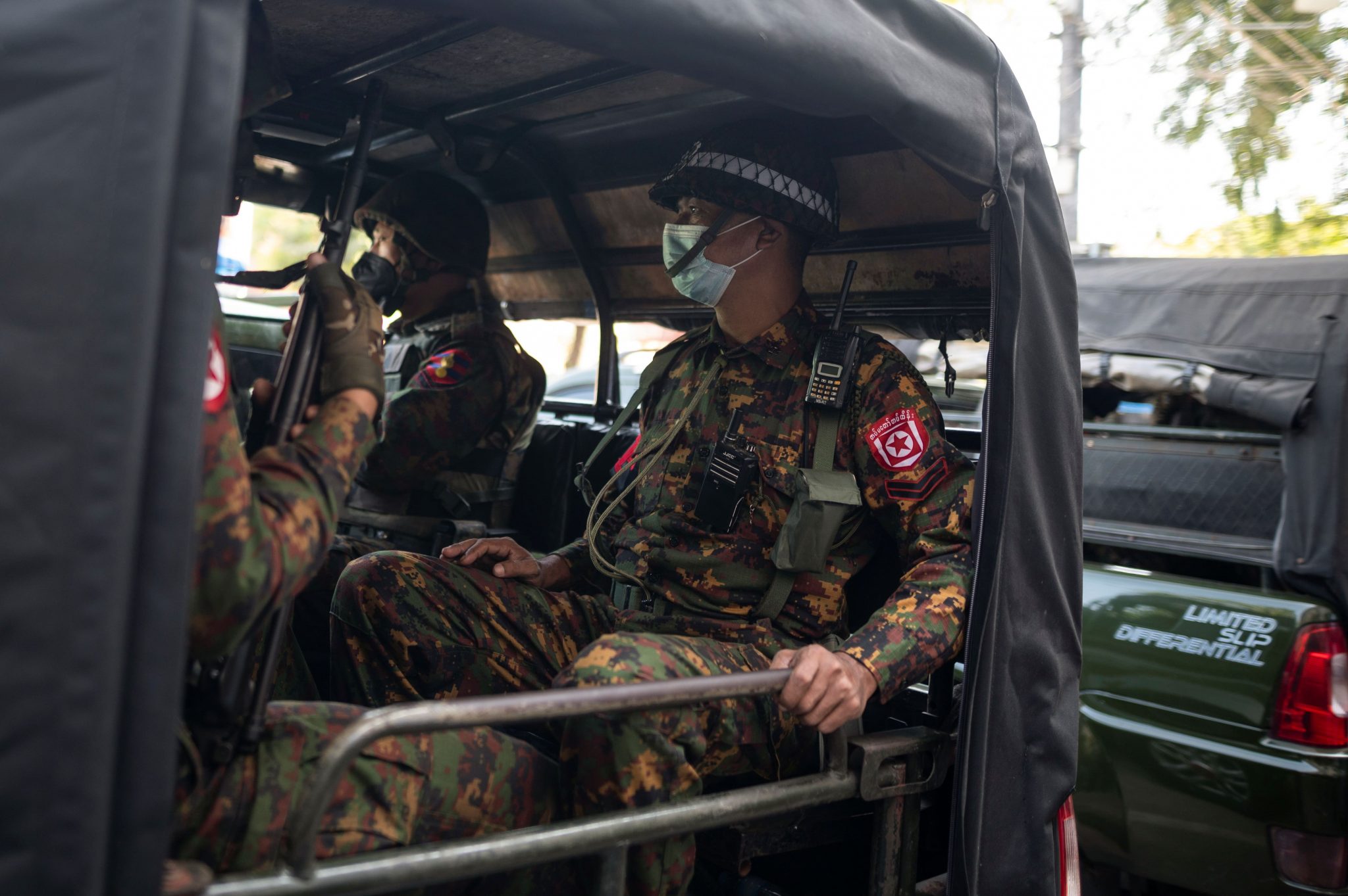 La police se déchaîne contre les cheminots en grève au Myanmar