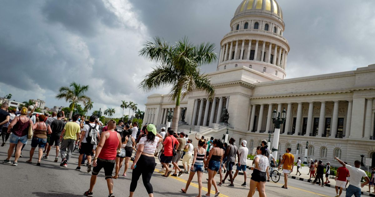 Cuba : la colère éclate dans les rues, les partisans du régime appelés à répliquer