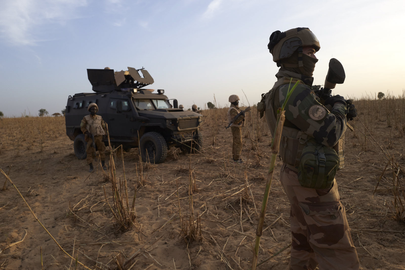 Burkina Faso : la France annonce le retrait de ses troupes d’ici un mois, suite à la demande de Ouagadougou.