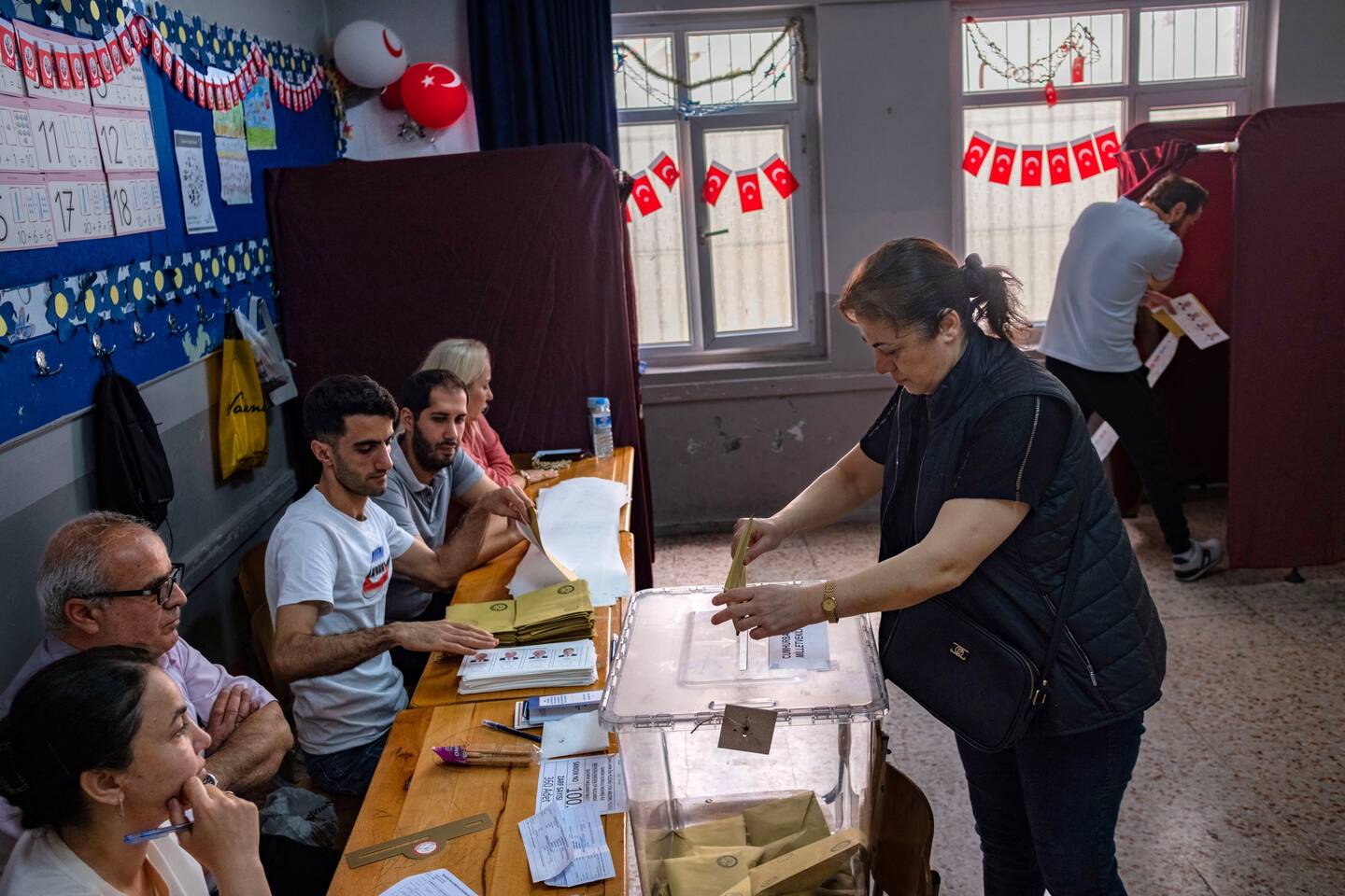 Les résultats préliminaires montrent qu'Erdogan perd la majorité lors des élections très disputées en Turquie