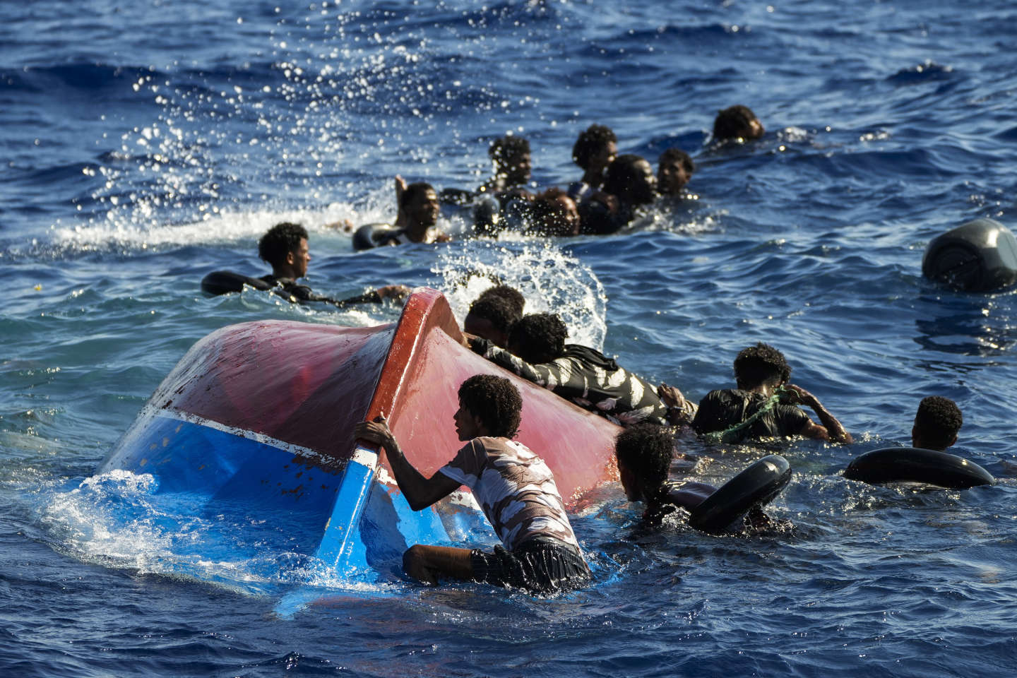 L'Île de Lampedusa Confrontée à une Affluence Sans Précédent de Migrants