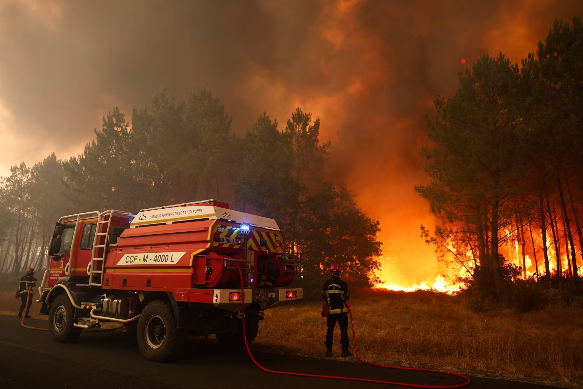 Incendie en Gironde : près de 20 000 évacuations et 2 400 hectares brûlés, la lutte se poursuit