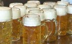 Faits-divers: Merkel douchée à la bière
