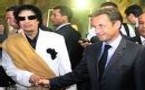 France de Sarkozy: Kadhafi lance un pavé dans la ''mare aux faux culs''