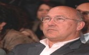 Pour Sapin 'le gouvernement 'minimise la crise'