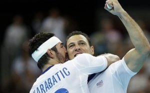 Les handballeurs français détruisent un plateau de l'equipe tv