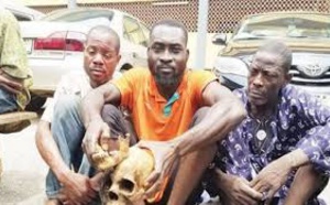 Des Nigérians exhument 10 cadavres et les décapitent pour un rituel