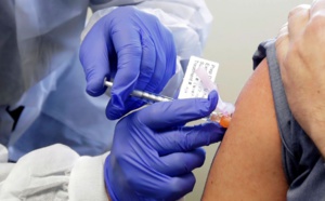 COVID-19 : Le Royaume-Uni donne son feu vert au vaccin Oxford-AstraZeneca