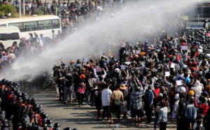 Les manifestants du Myanmar défient l'interdiction de rassemblement