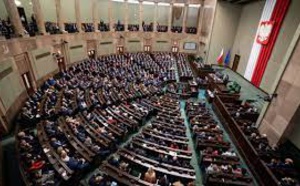 La coalition de droite au pouvoir en Pologne perd la majorité au Parlement