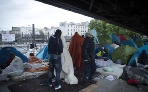 Paris : migrants et militants dans un lycée désaffecté