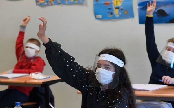 Réouverture des écoles en France par la levée des restrictions COVID-19