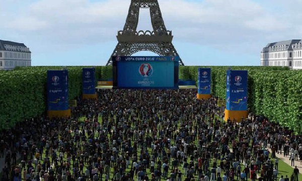 Anne Hidalgo présente la fan zone pour l'Euro 2016