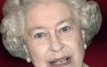 Elizabeth II appelle les Britanniques à faire preuve de courage