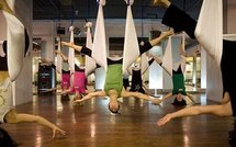 Forme et beauté: Yoga anti-gravité, une version aérienne et autres news