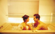 Sexo: dans la salle de bain avec un playboy