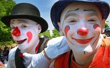 Des clowns pour le silence parisien
