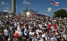 Biélorussie: des dizaines de milliers personnes défilent contre le pourvoir