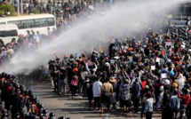 Les manifestants du Myanmar défient l'interdiction de rassemblement