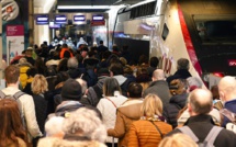 Le dernier confinement de Paris provoque une ruée vers l'extérieur de la capitale française