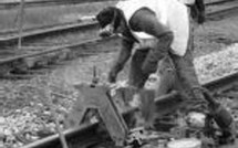 La France plonge dans une grève des transports, épreuve du feu pour Sarkozy