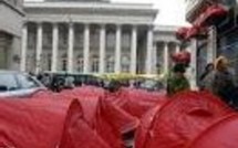 Fin au campement rue de la Banque à Paris suite à un accord signé