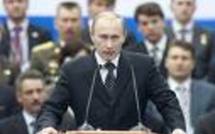 Poutine réduit le champ du référendum en signant une loi