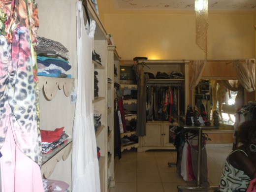 Pret à porter femmes Dakar.jpg Pret à porter femmes Dakar.jpg