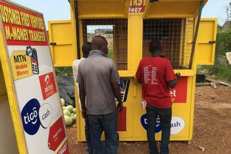 Ghana: les transactions financières via le mobile ont doublé en 2017 pour atteindre l'équivalent de 34,7 milliards $