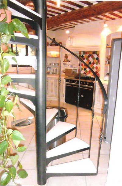 ESCALIER4.JPG ESCALIER4.JPG