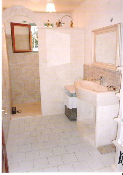 SALLEDEBAIN6.JPG SALLEDEBAIN6.JPG