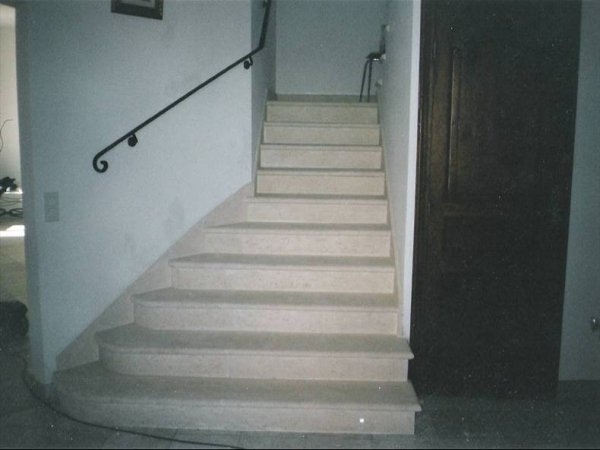 ESCALIER3.JPG ESCALIER3.JPG